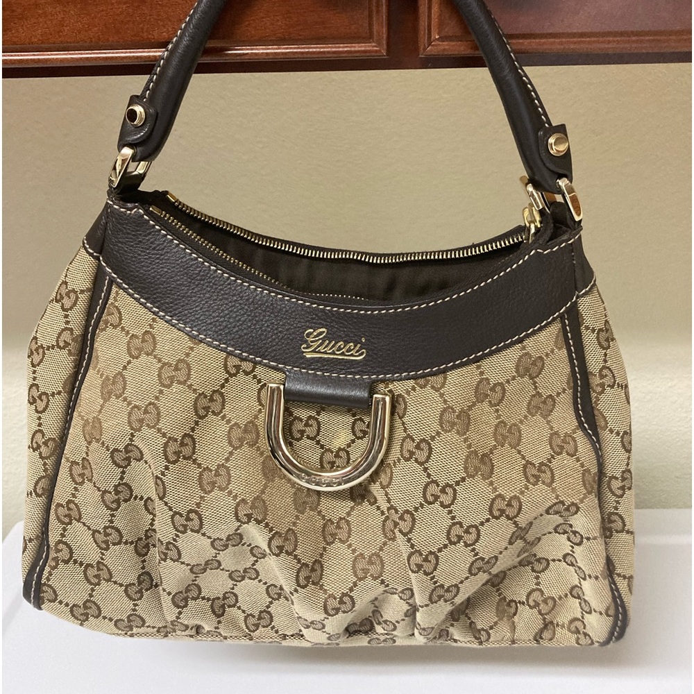 Authentic gently used Gucci Purse